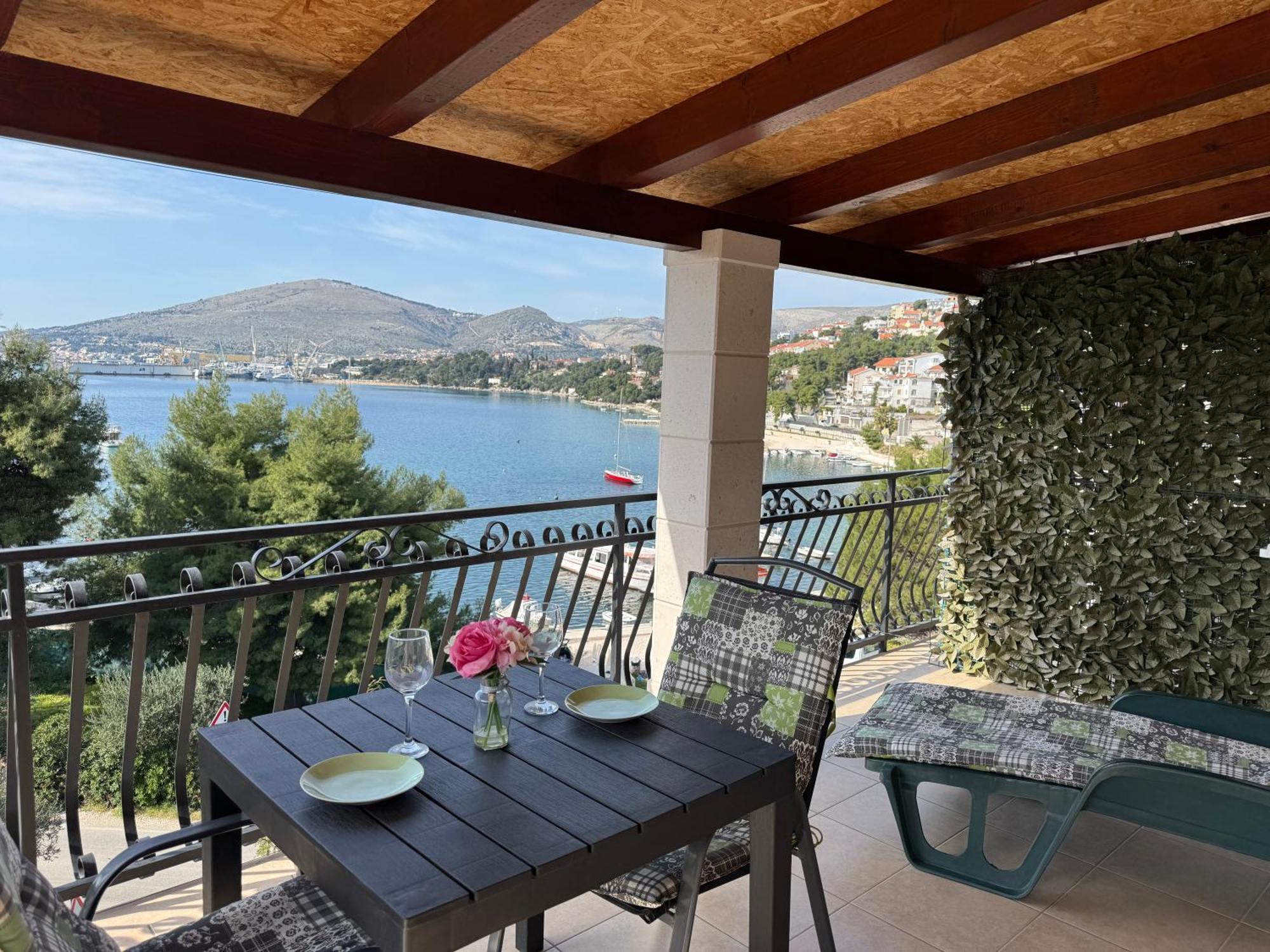 Apartments Villa Mirella 20 M From The Sea - Free Parking Τρογκίρ Εξωτερικό φωτογραφία