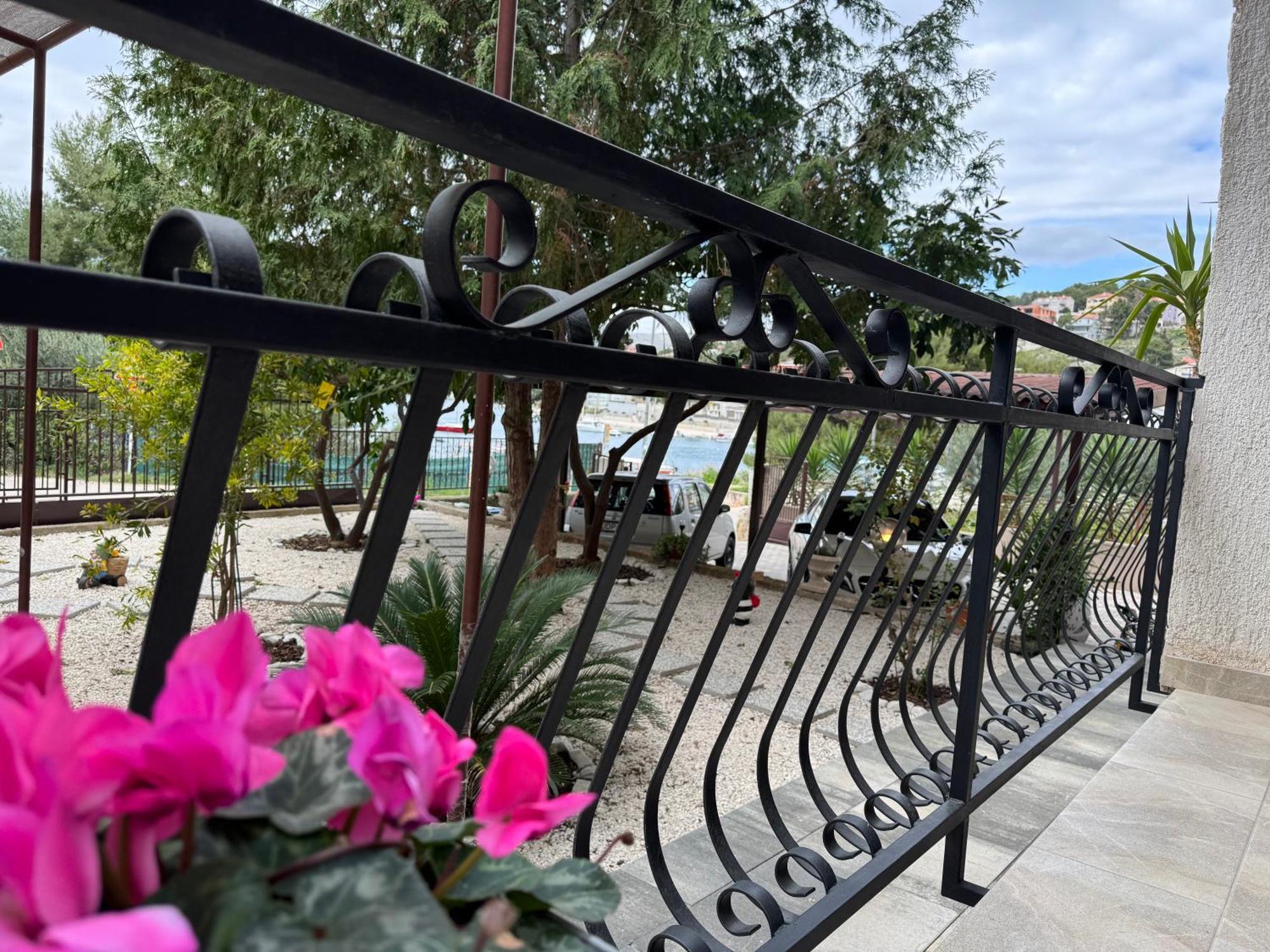 Apartments Villa Mirella 20 M From The Sea - Free Parking Τρογκίρ Εξωτερικό φωτογραφία
